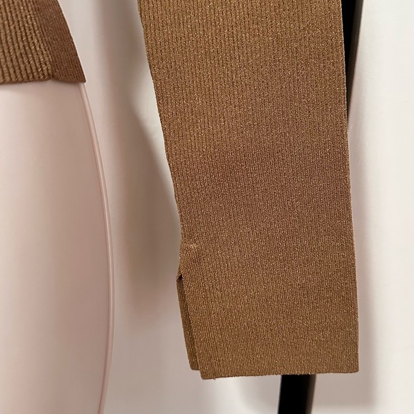 🔥DESIGNED IN LOS ANGELES Fitted Top🫶 - Picture 8 of 8